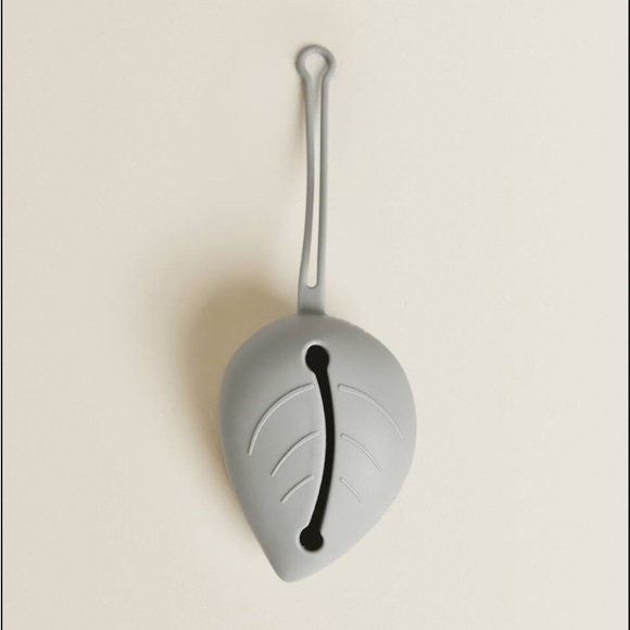 Zara Home set pacifier holder, burp cloth, pacifier clip and bib - Picture 3 of 5